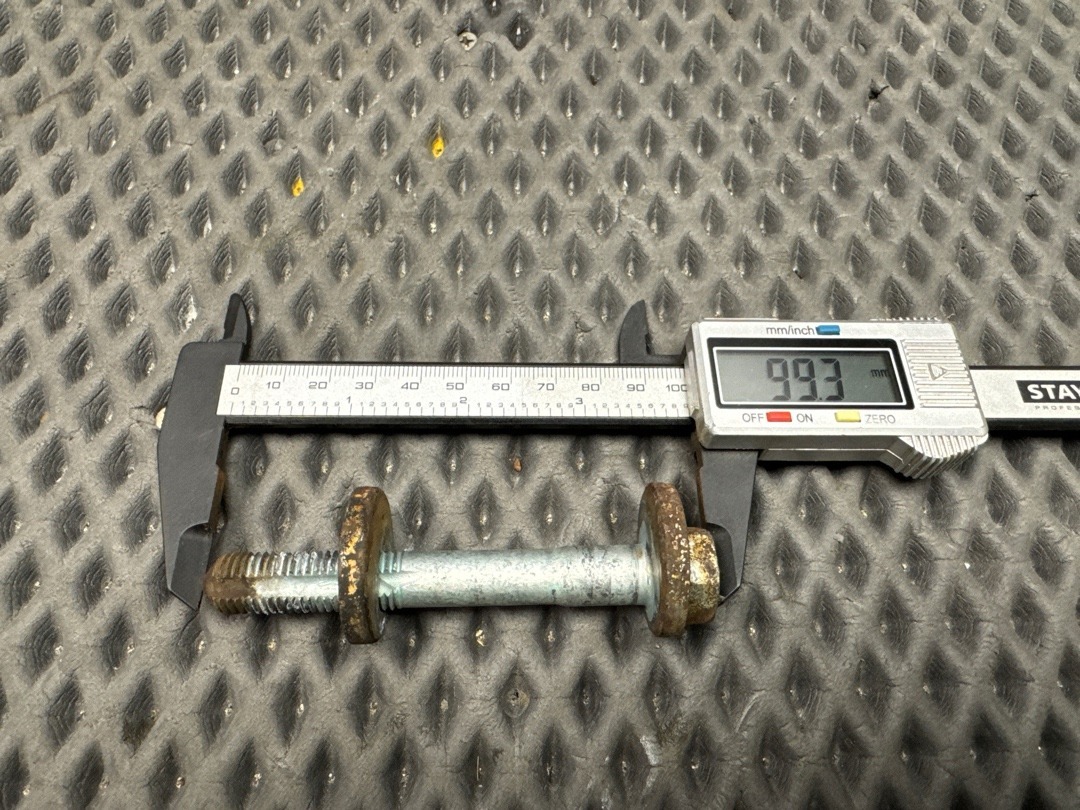 Болт развальный, 820 рублей, Красноярск