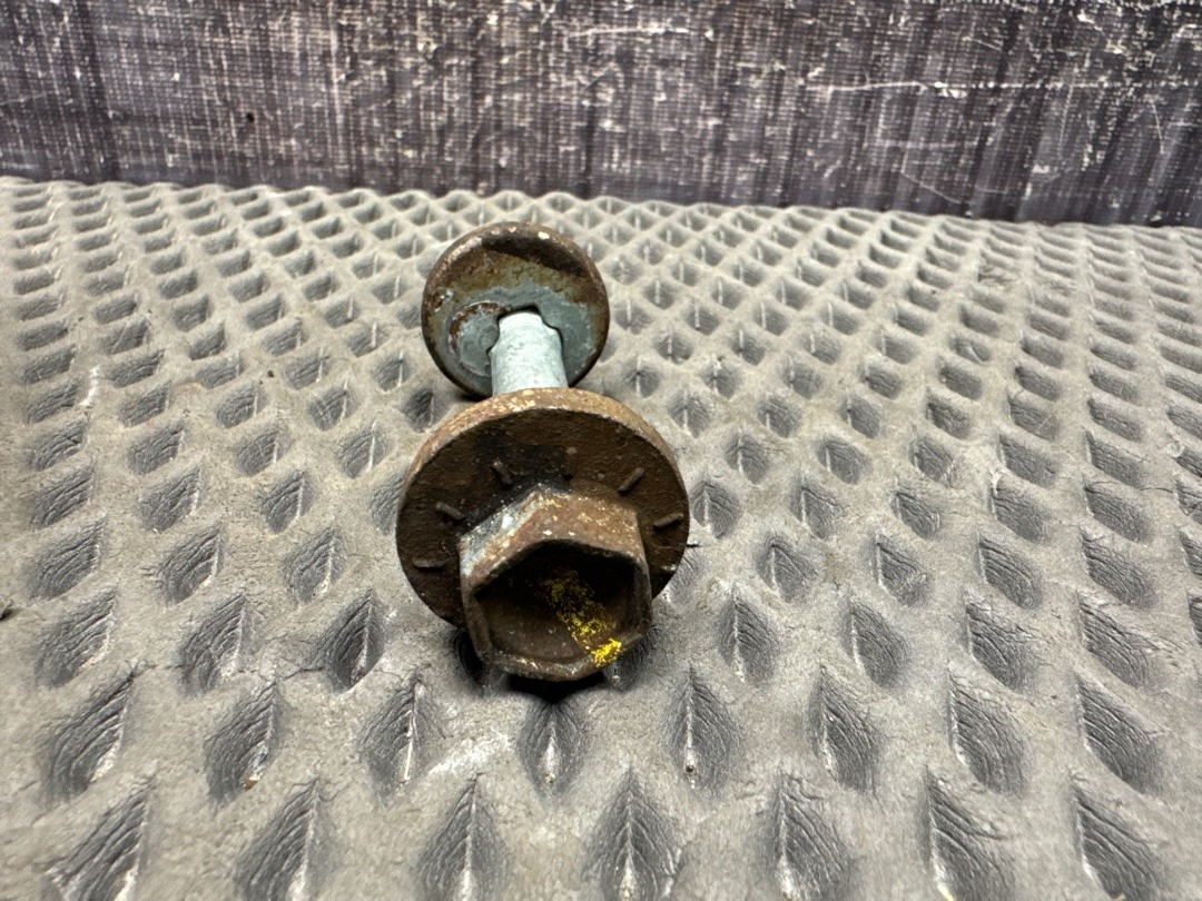 Болт развальный, 820 рублей, Красноярск