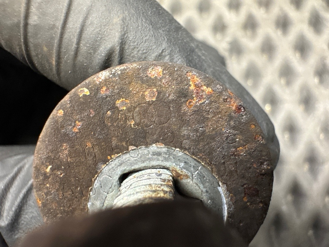 Болт развальный, 820 рублей, Красноярск