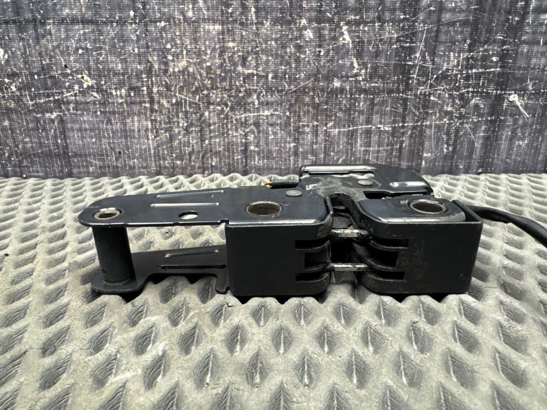 Замок капота, 1920 рублей, Красноярск