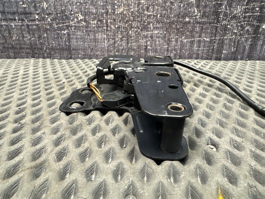 Замок капота, 1920 рублей, Красноярск