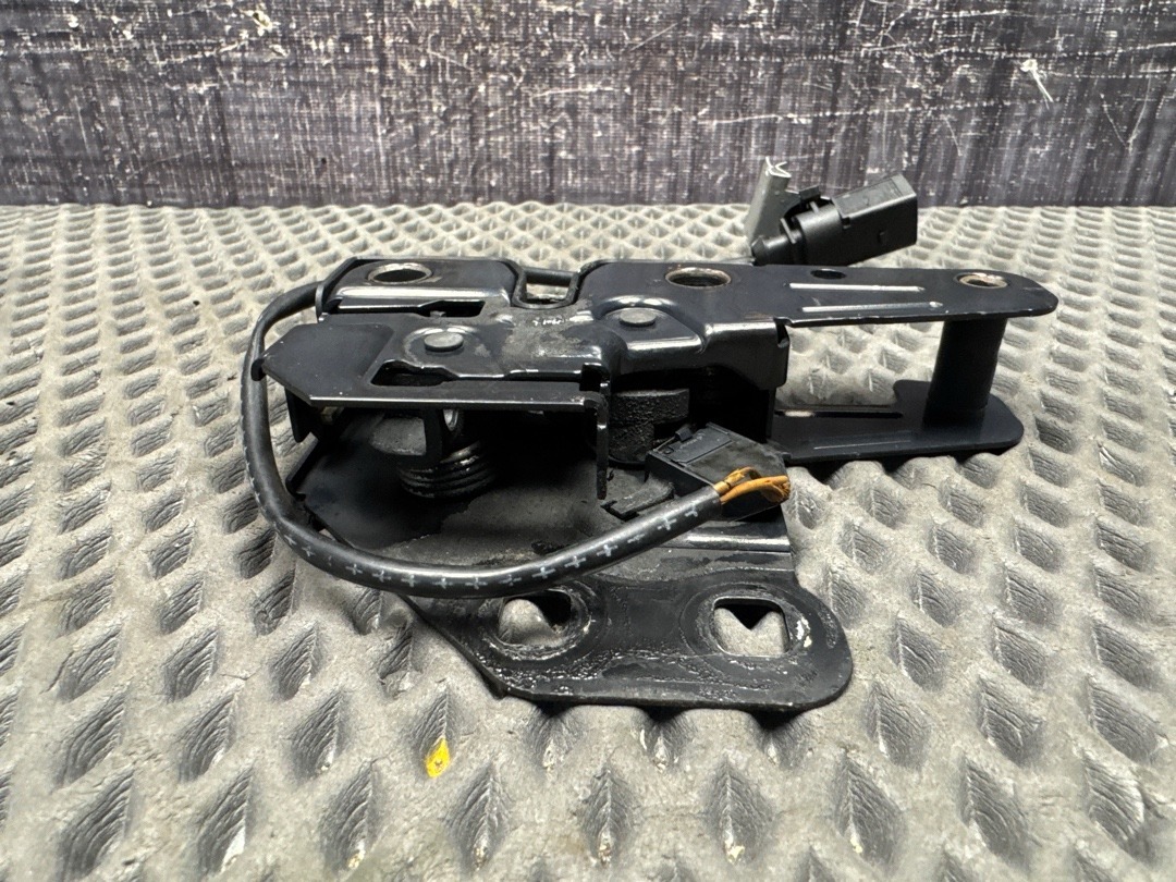 Замок капота, 1920 рублей, Красноярск