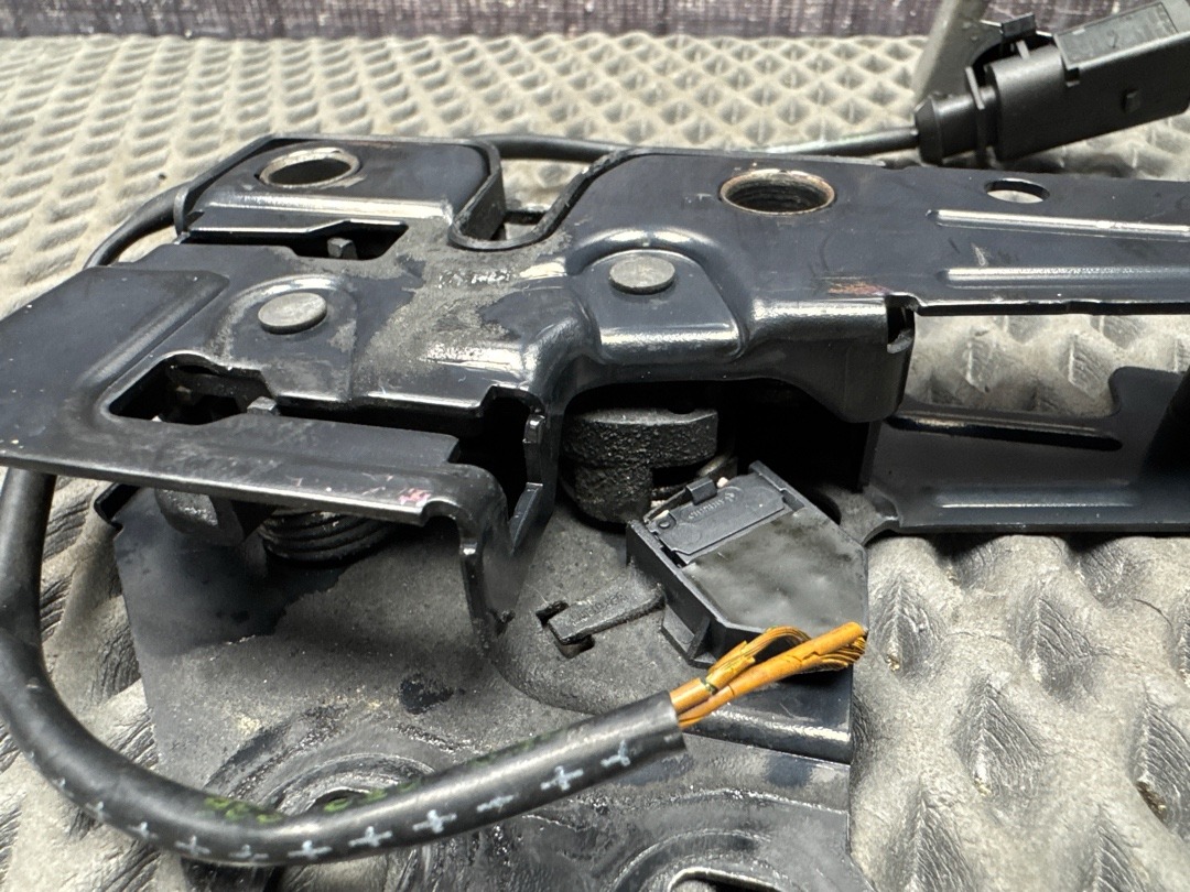 Замок капота, 1920 рублей, Красноярск