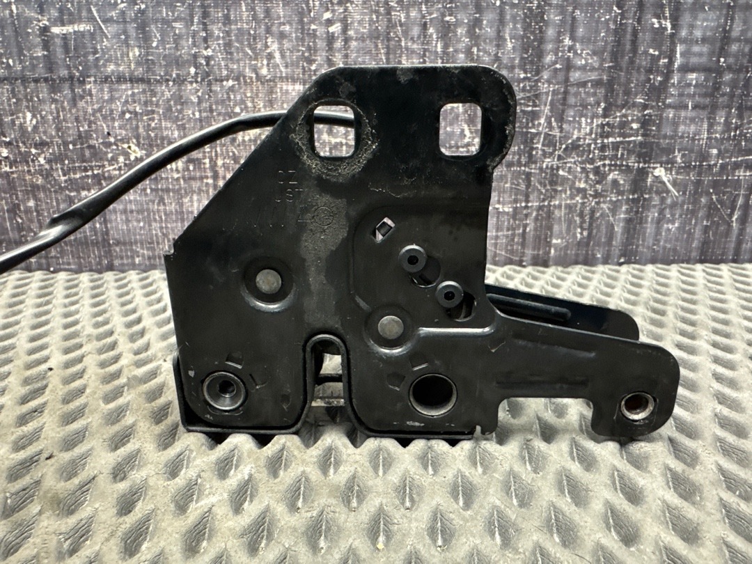 Замок капота, 1920 рублей, Красноярск