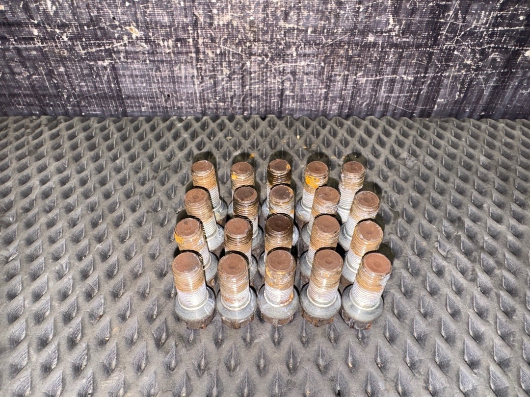 Комплект колесных болтов, 2130 рублей, Красноярск