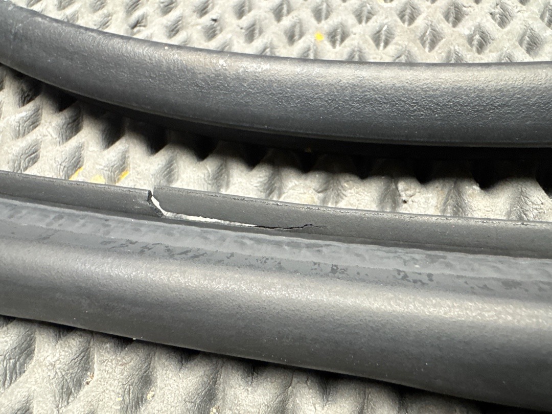 Подкапотный уплотнитель, 2720 рублей, Красноярск