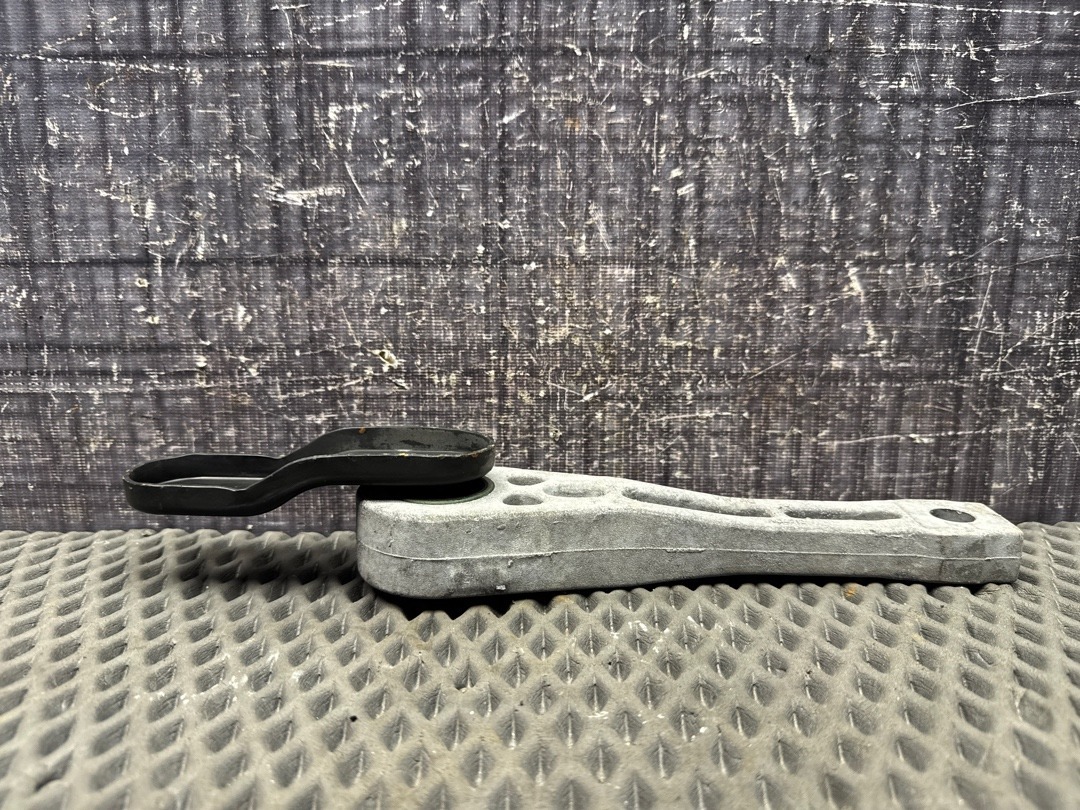 Опора двигателя, 970 рублей, Красноярск