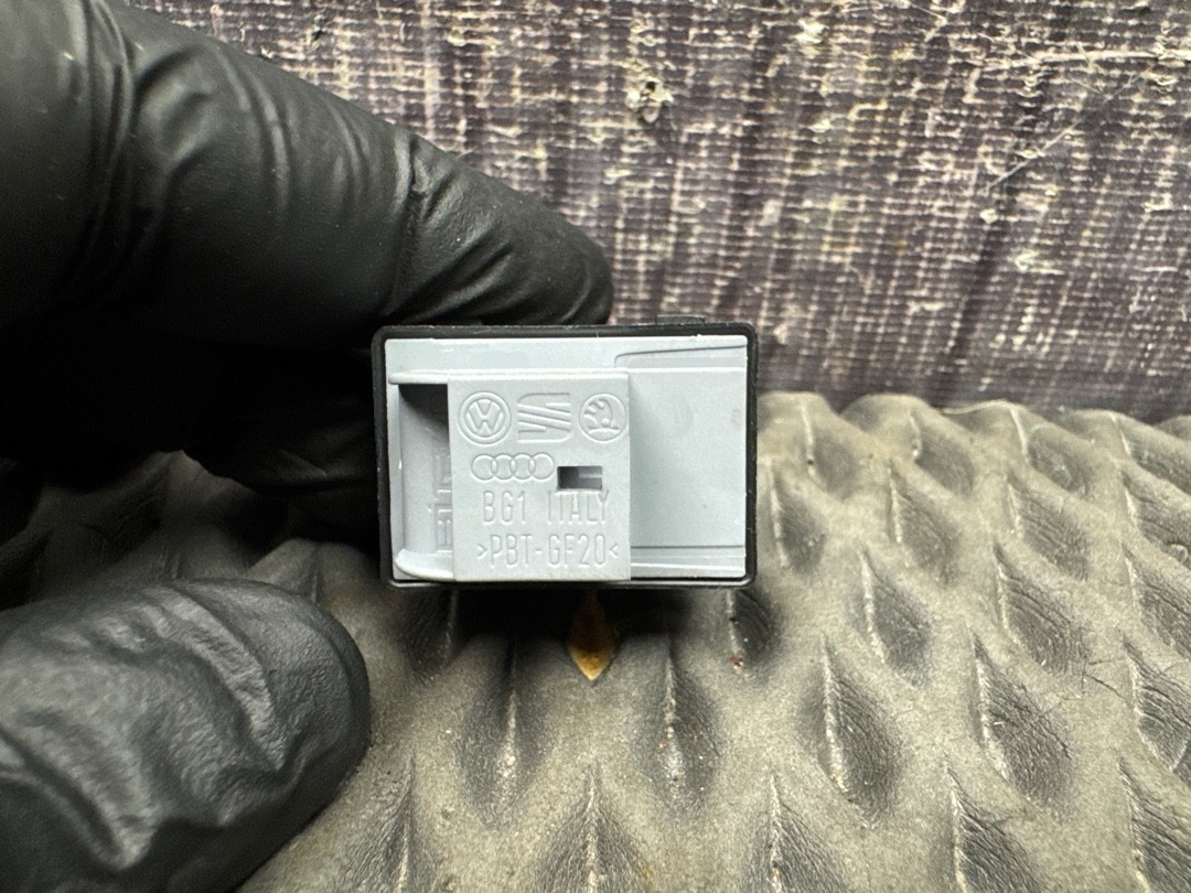 Кнопка стеклоподъемника, 680 рублей, Красноярск