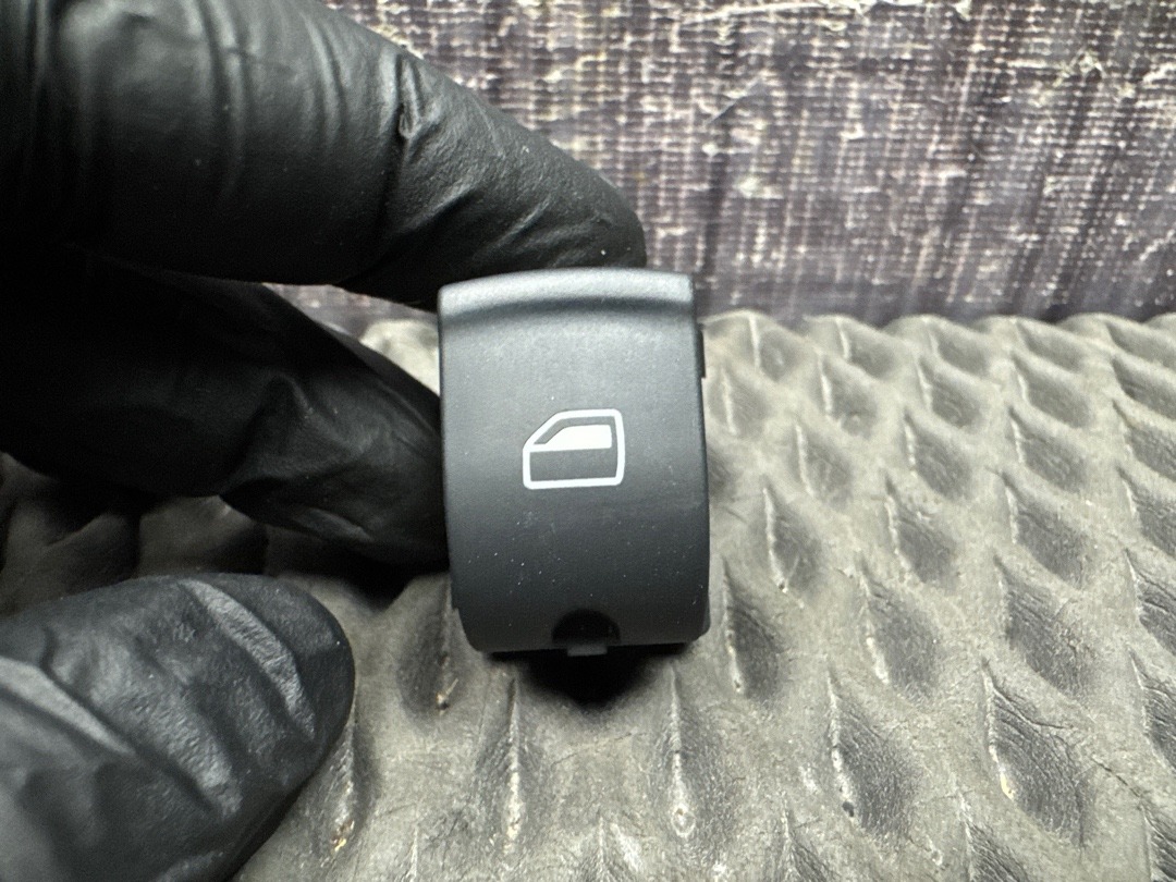 Кнопка стеклоподъемника, 680 рублей, Красноярск