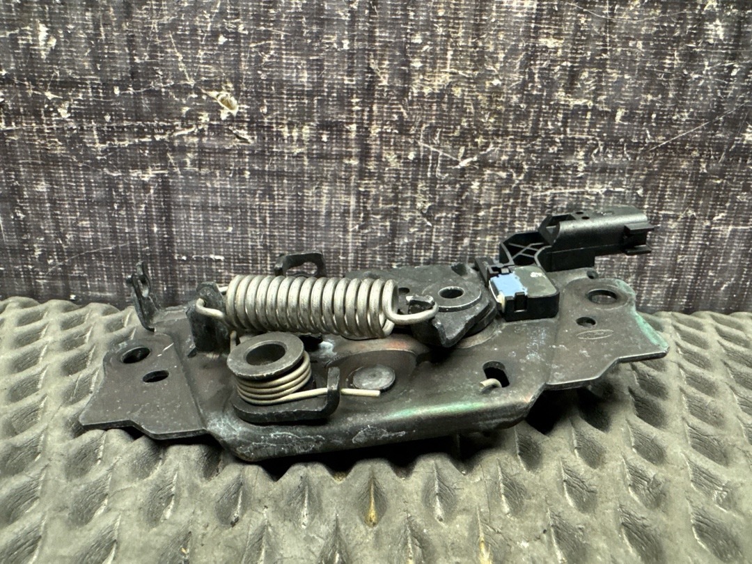 Замок капота, 1730 рублей, Красноярск