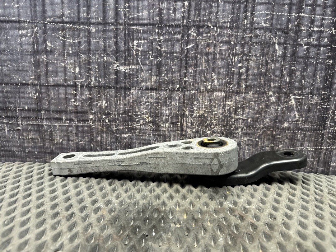 Опора двигателя, 970 рублей, Красноярск