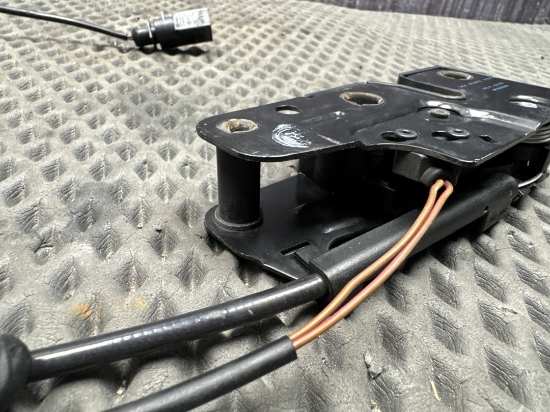 Замок капота, 1820 рублей, Красноярск