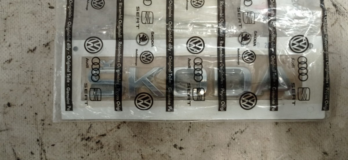 Эмблема(надпись) SKODA на багажник, 1000 рублей, Москва