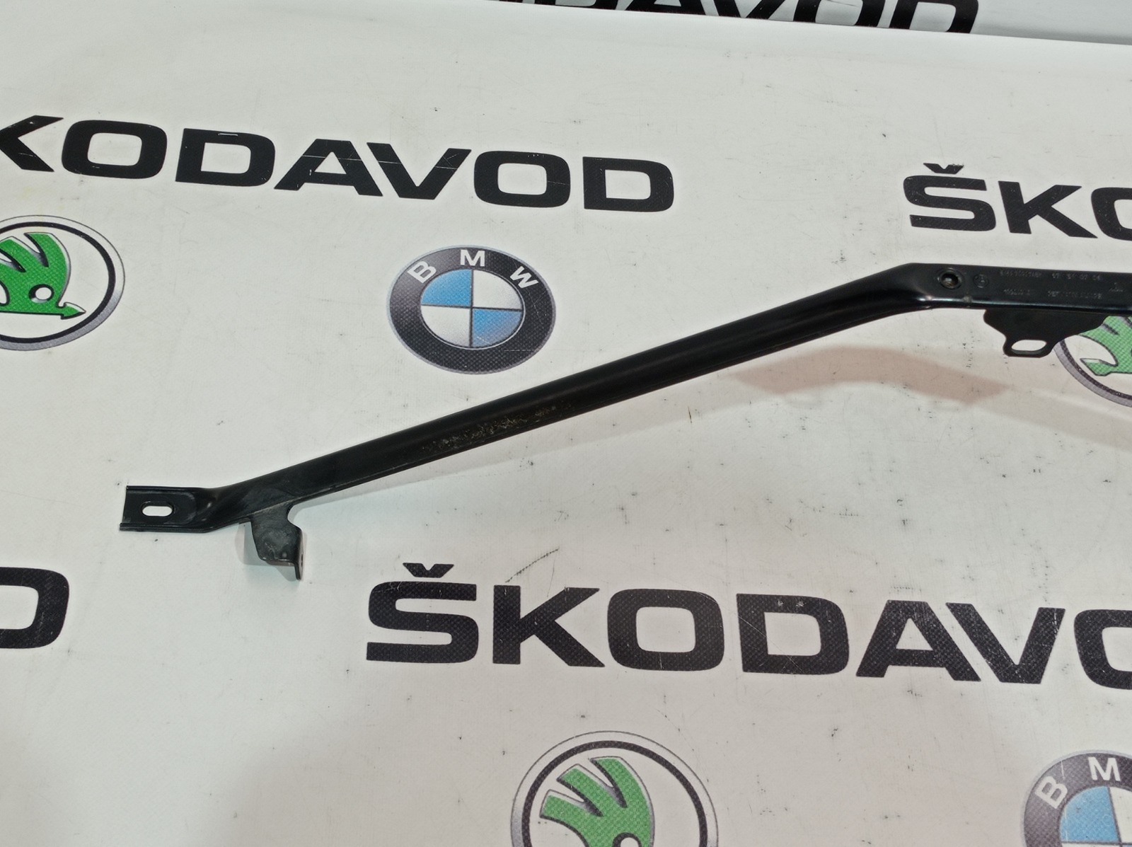 Распорка под капот, 1000 рублей, Москва