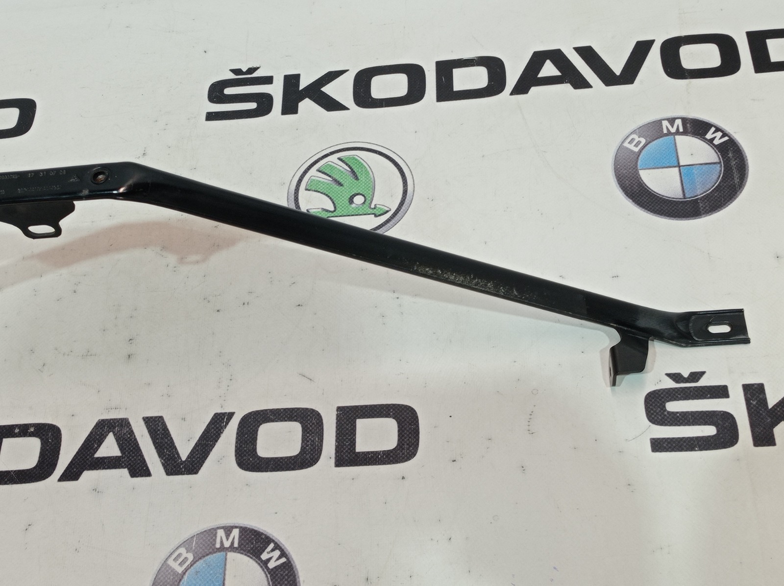 Распорка под капот, 1000 рублей, Москва