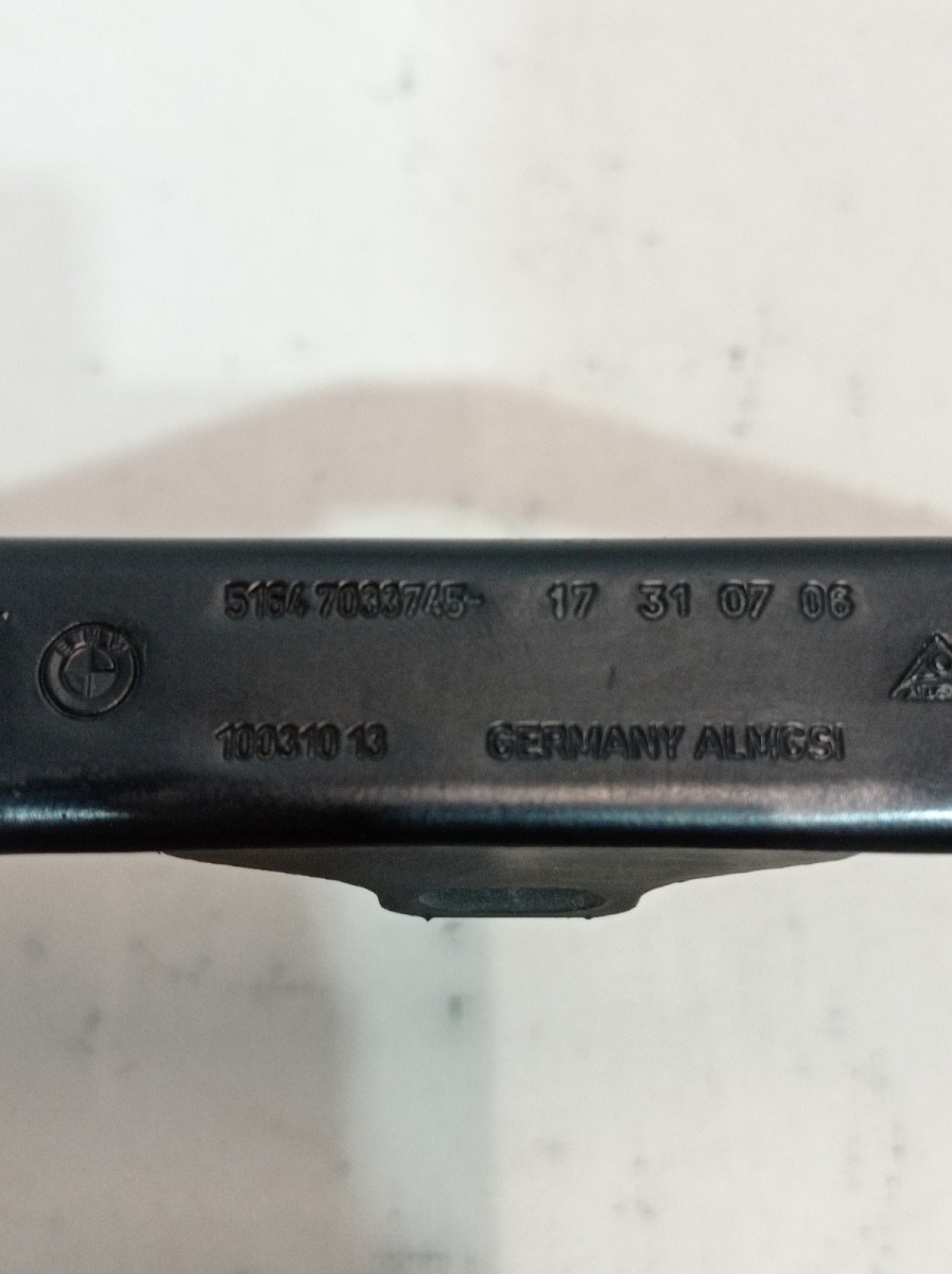 Распорка под капот, 1000 рублей, Москва