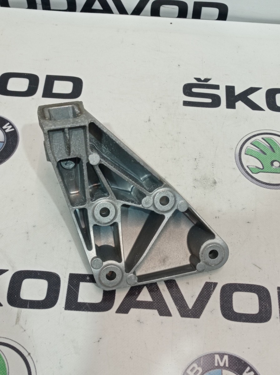 Кронштейн двигателя, 1000 рублей, Москва