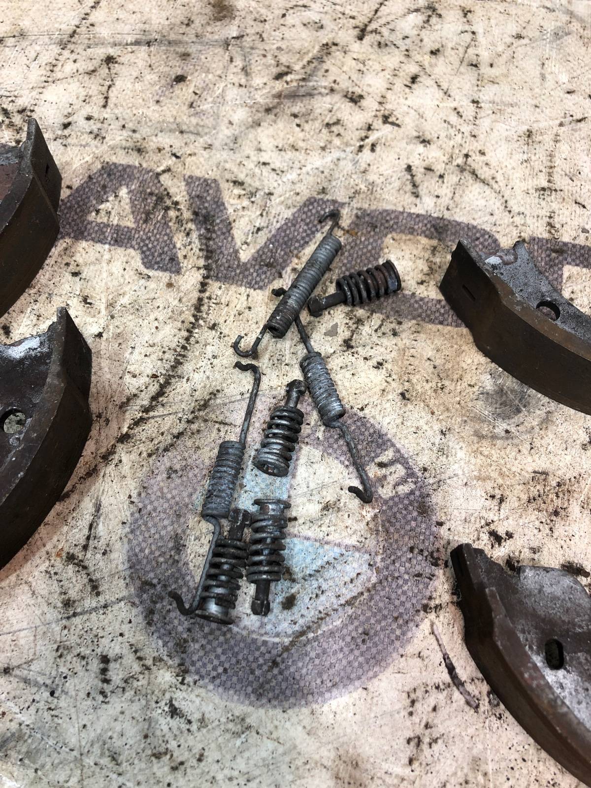 Комплект колодок ручника, 2000 рублей, Москва