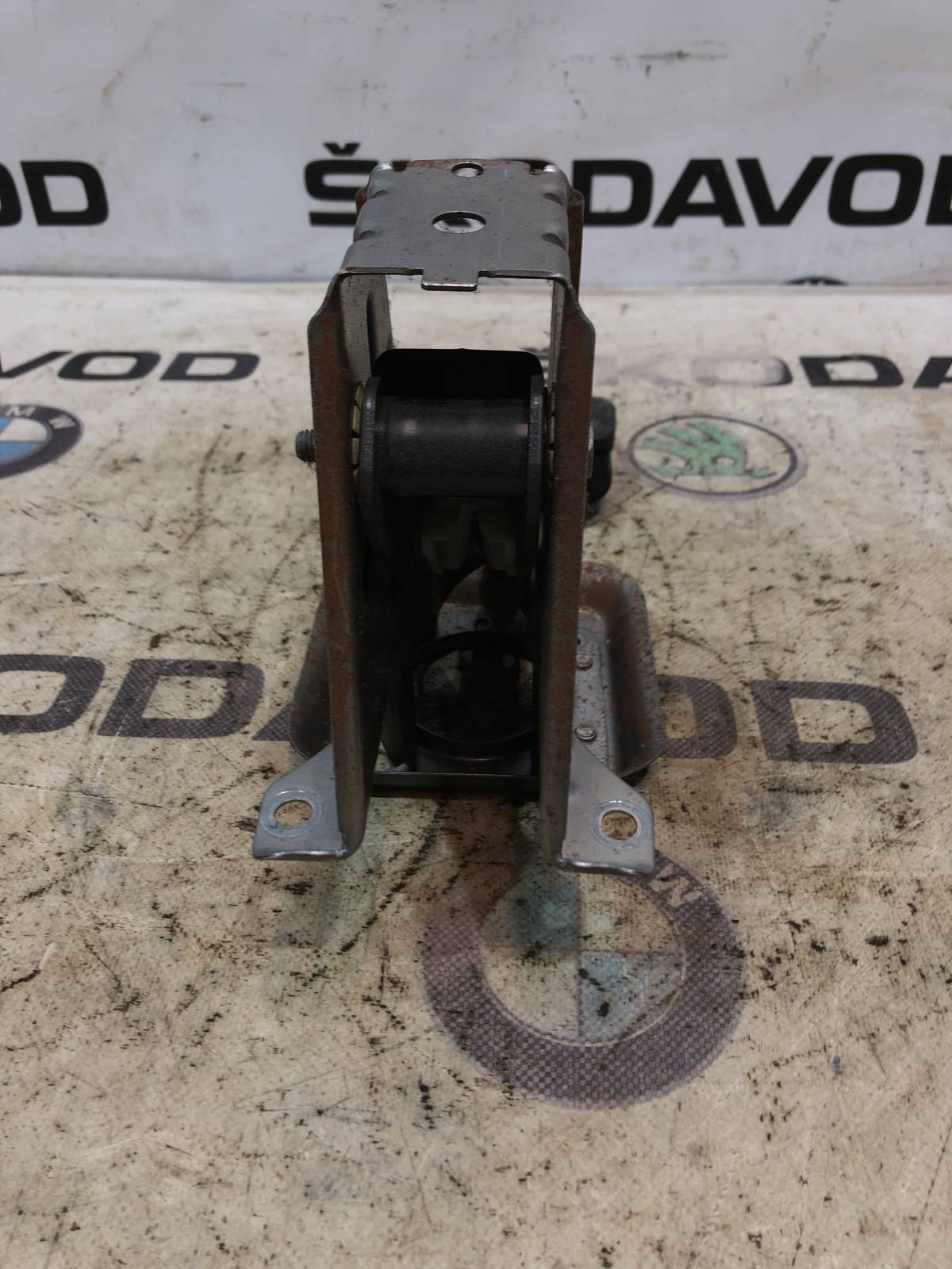 педаль тормоза, 1000 рублей, Москва