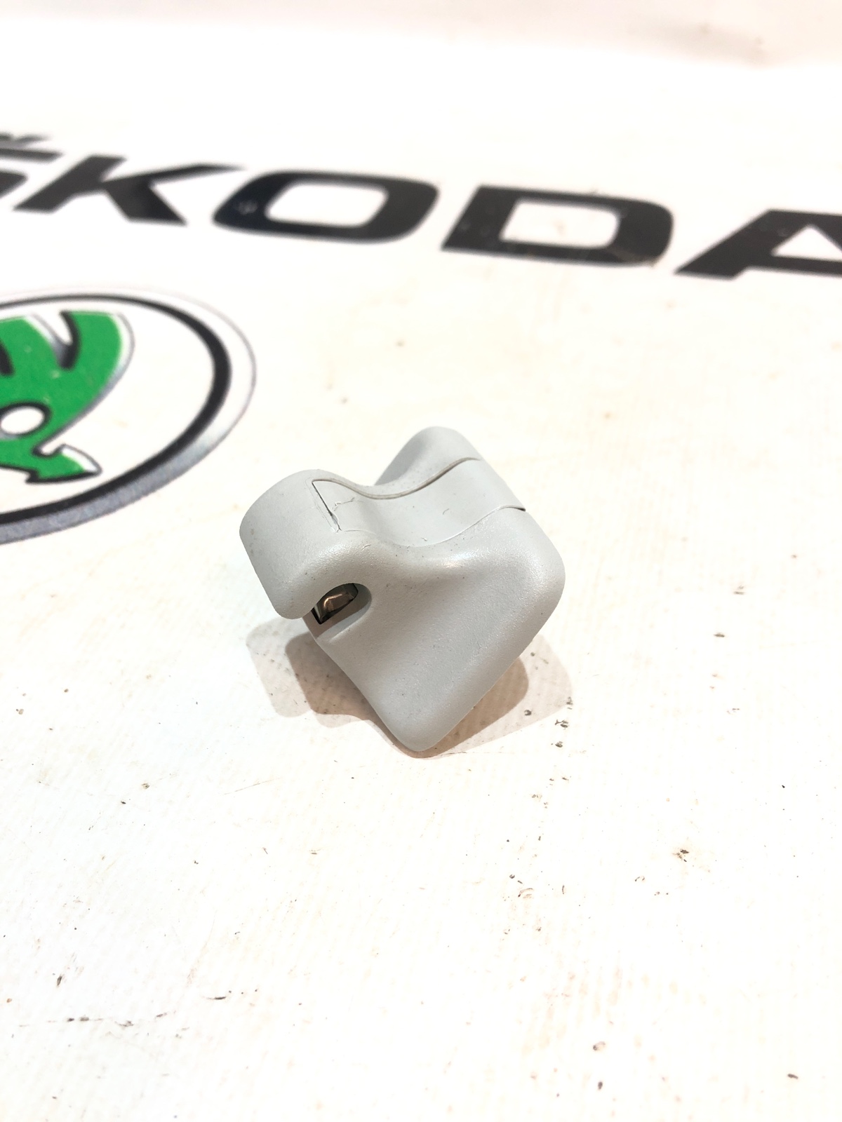 Кронштейн солнцезащитного козырька, 500 рублей, Москва