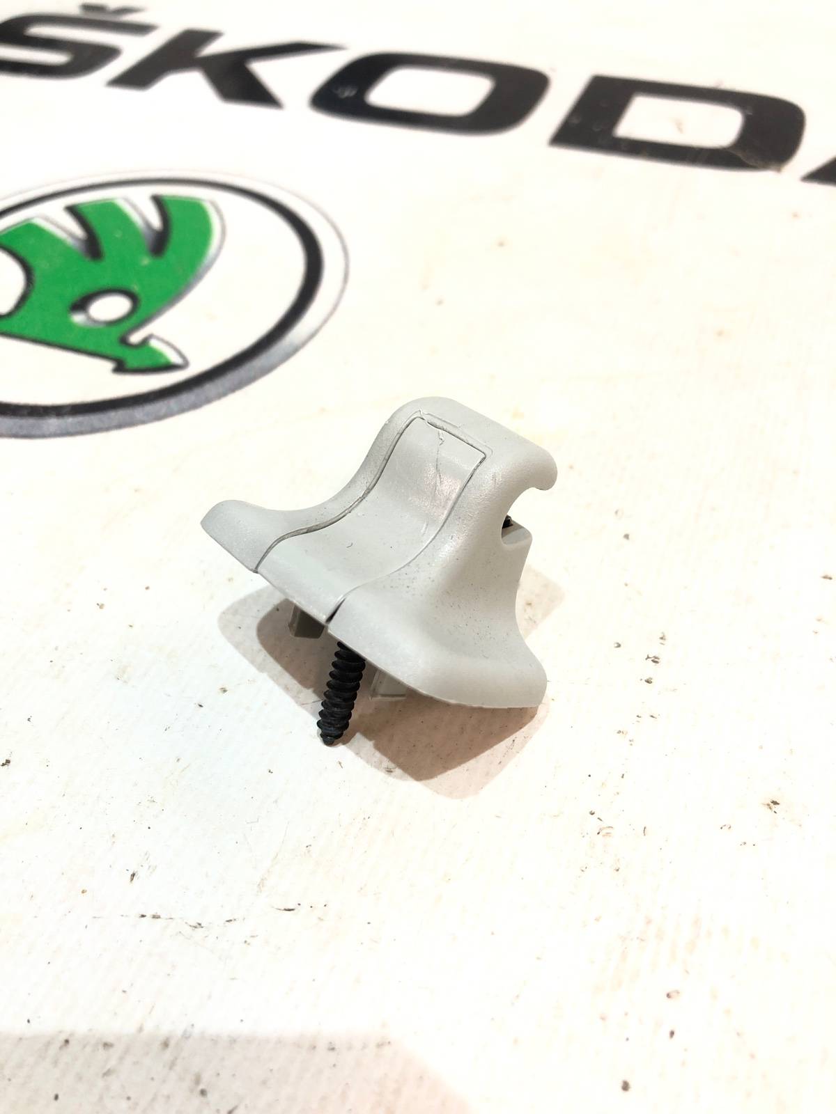 Кронштейн солнцезащитного козырька, 500 рублей, Москва