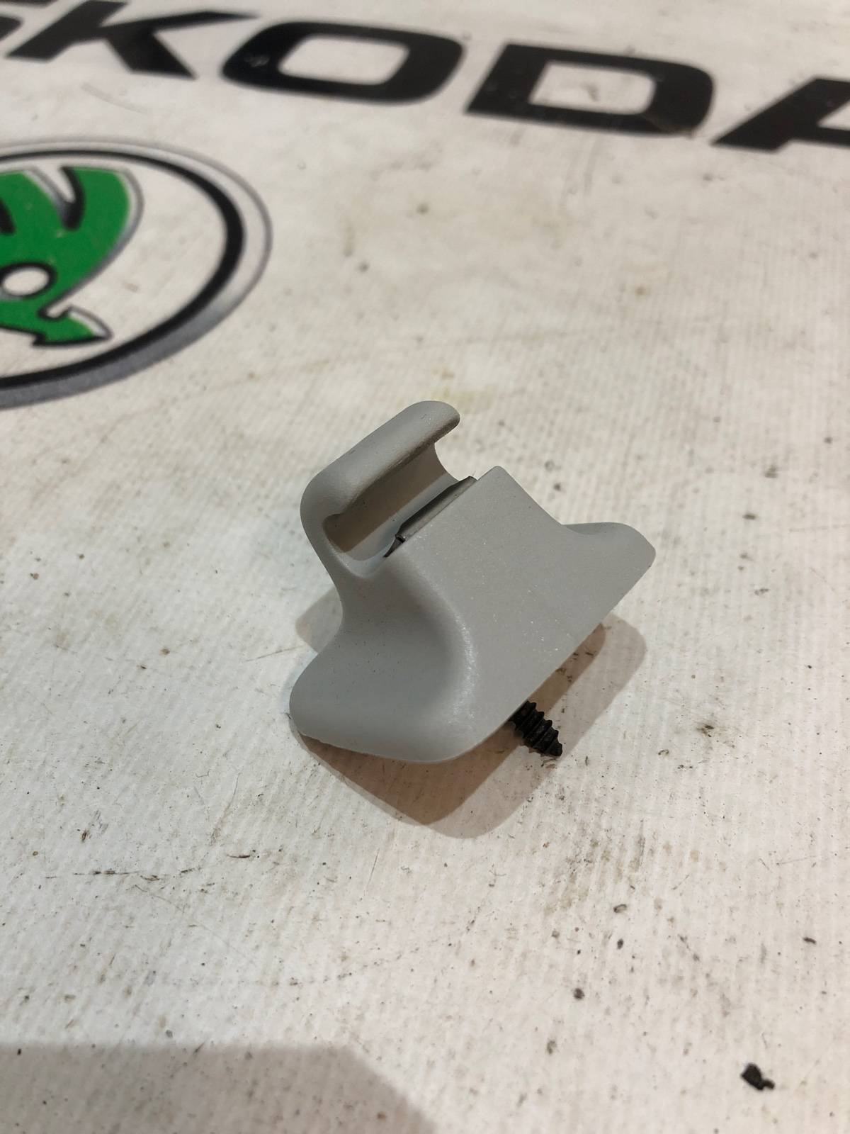 Кронштейн солнцезащитного козырька, 500 рублей, Москва