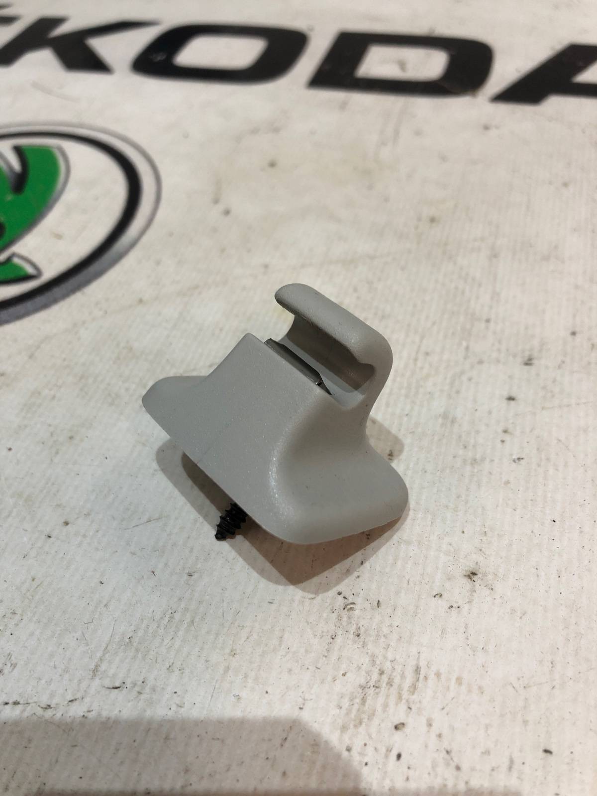 Кронштейн солнцезащитного козырька, 500 рублей, Москва