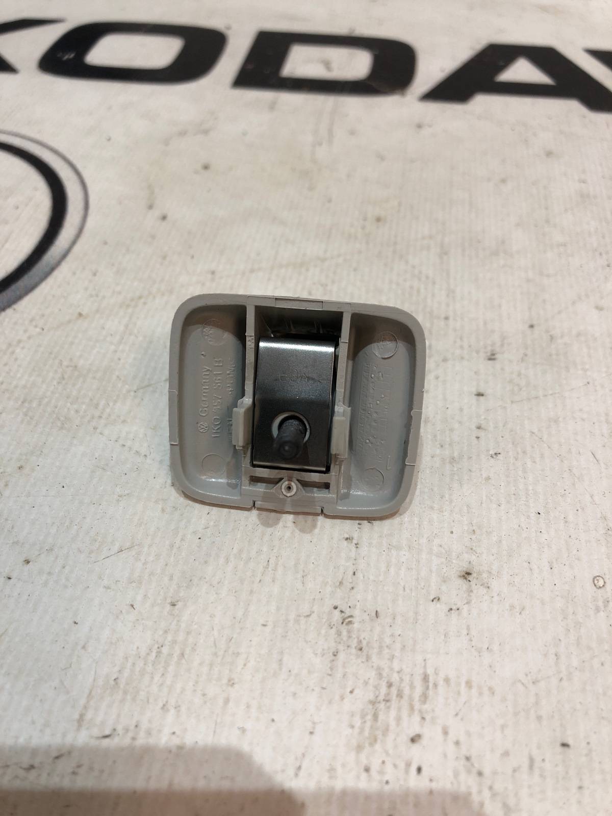 Кронштейн солнцезащитного козырька, 500 рублей, Москва