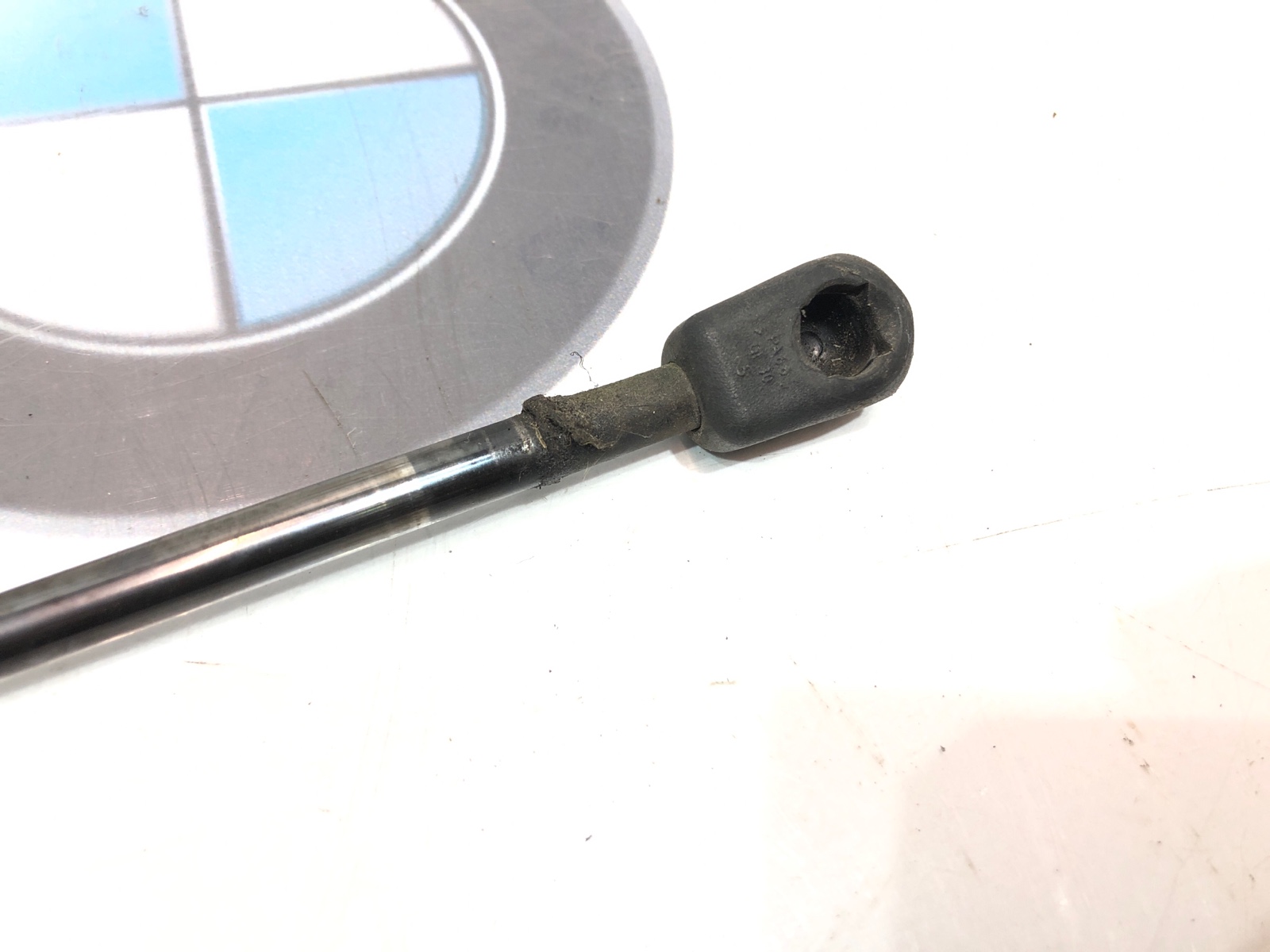 Амортизатор крышки багажника, 500 рублей, Москва