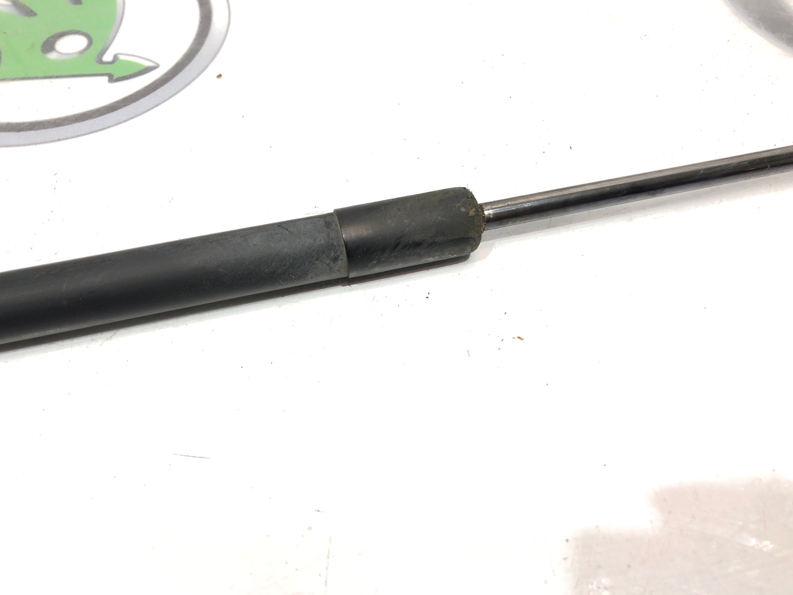 Амортизатор крышки багажника, 500 рублей, Москва