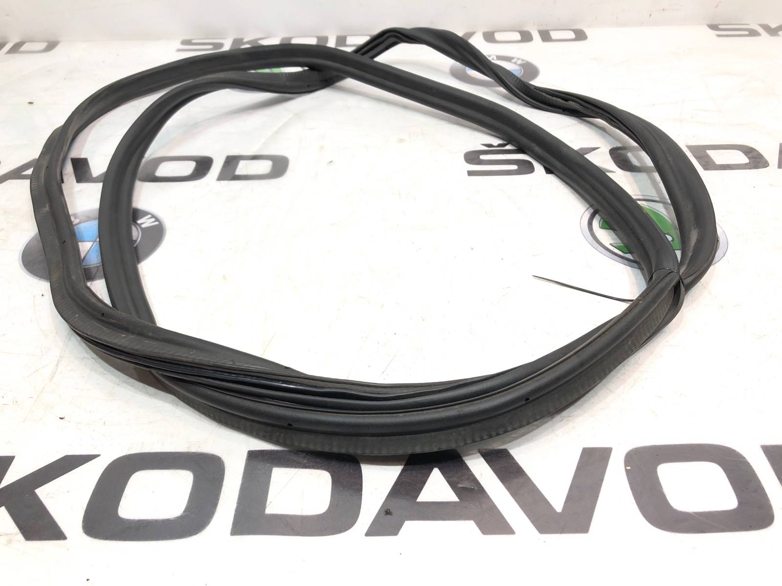 Уплотнитель проема багажника, 2000 рублей, Москва