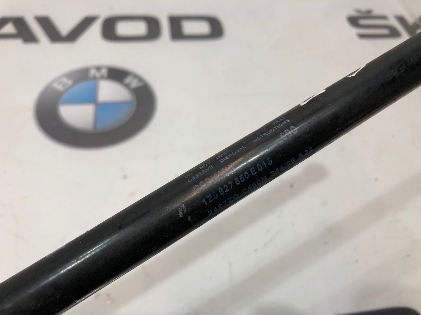 Амортизатор крышки багажника, 500 рублей, Москва