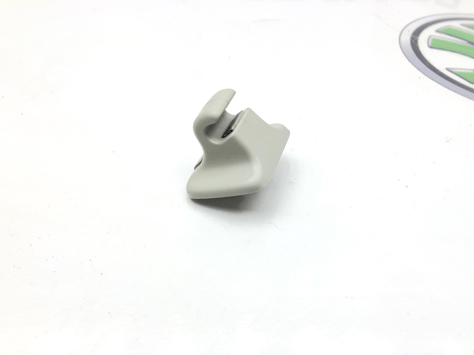 Кронштейн солнцезащитного козырька, 500 рублей, Москва