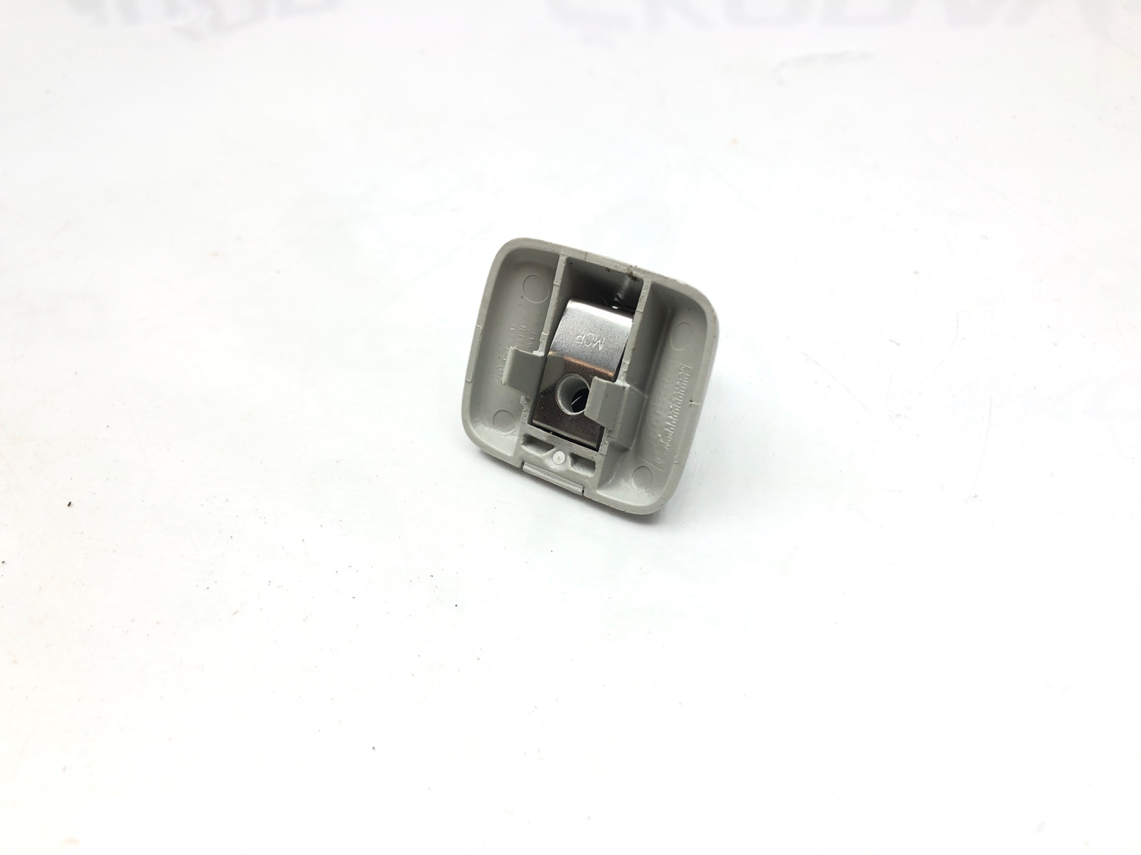 Кронштейн солнцезащитного козырька, 500 рублей, Москва