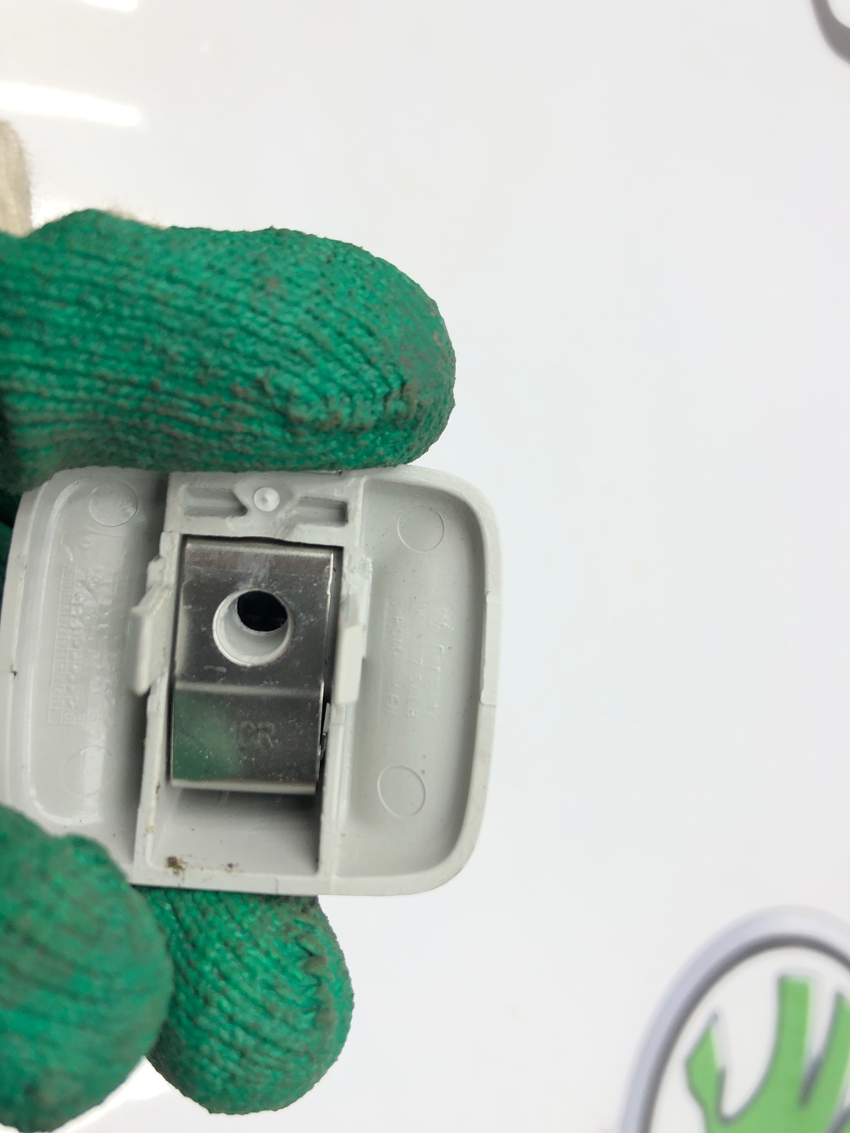 Кронштейн солнцезащитного козырька, 500 рублей, Москва