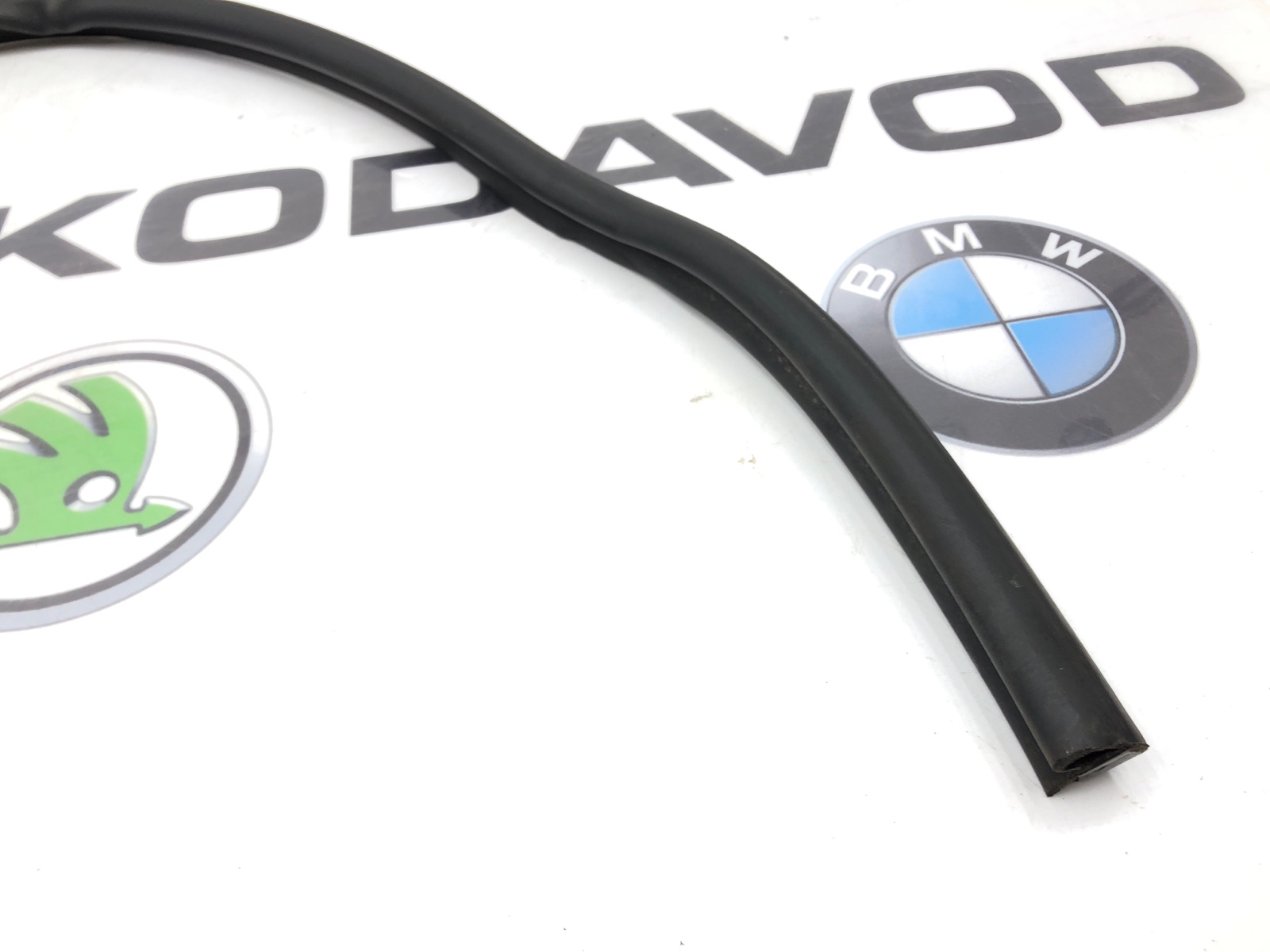 Уплотнитель капота, 1000 рублей, Москва