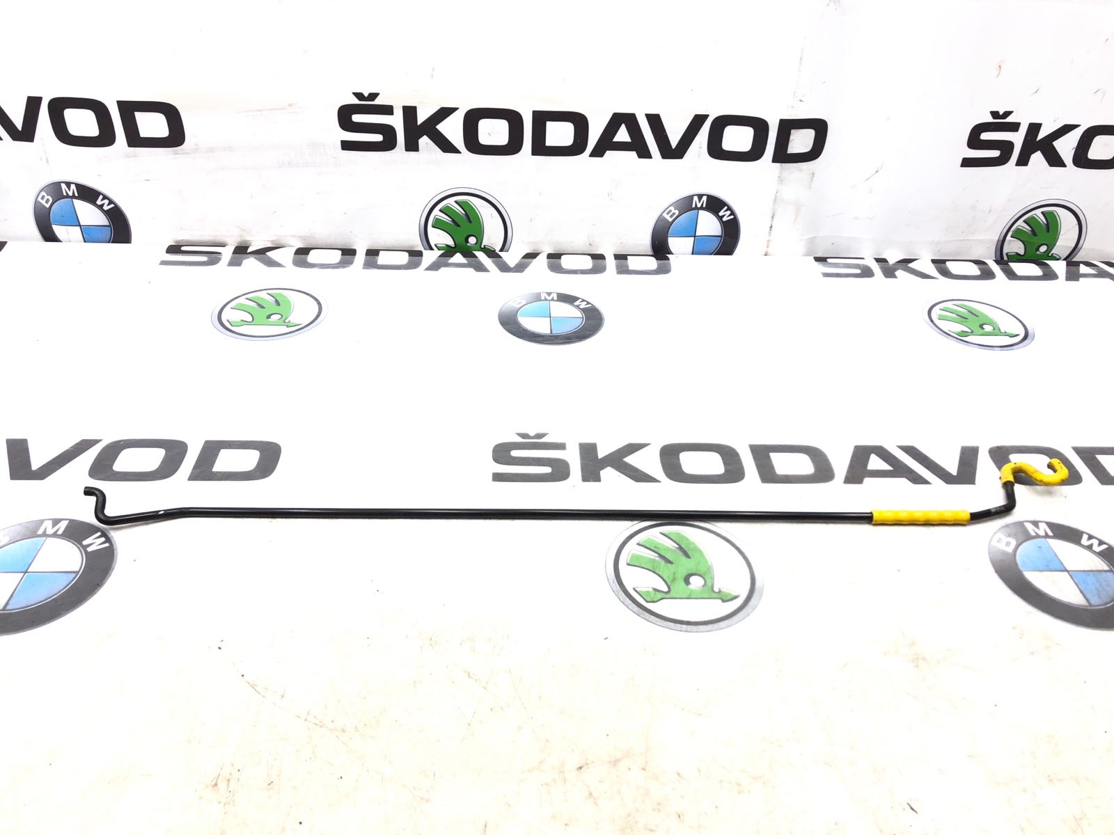 Упор капота, 1000 рублей, Москва