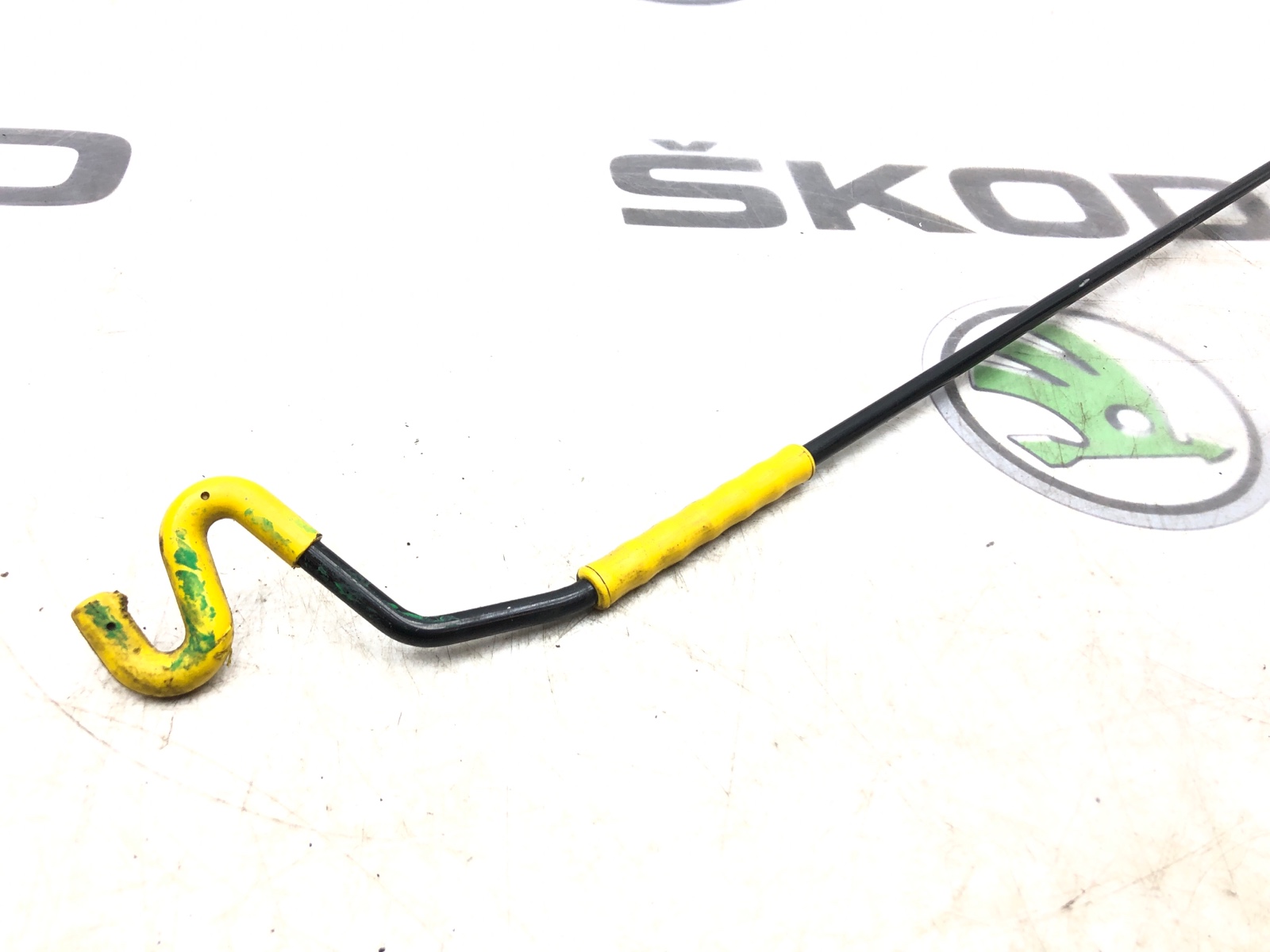 Упор капота, 1000 рублей, Москва