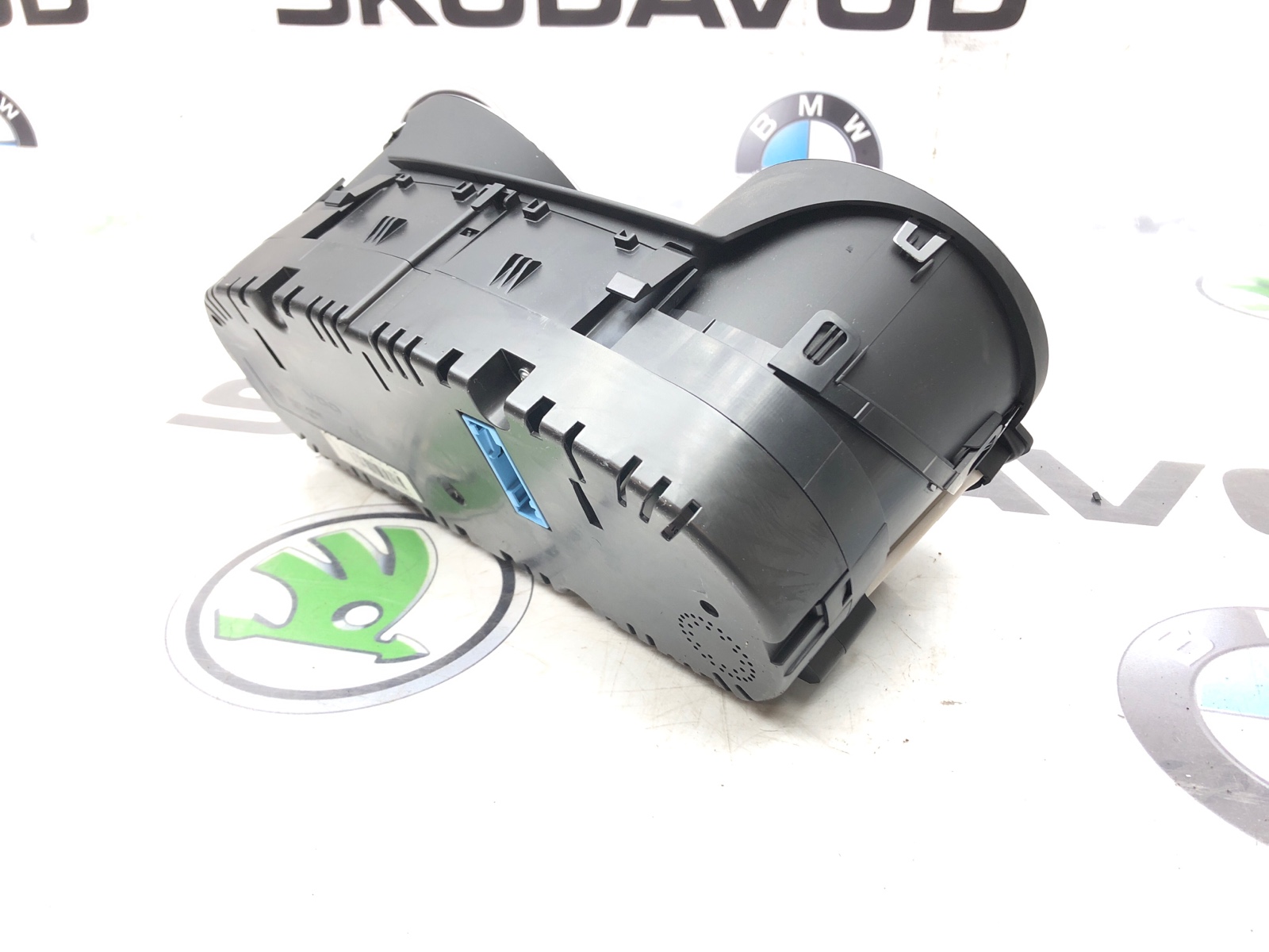 панель приборов, 2000 рублей, Москва