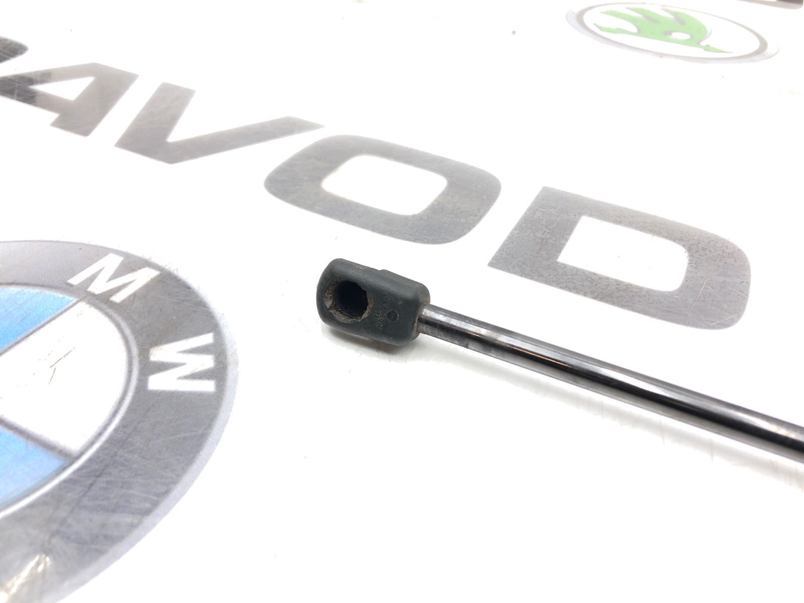 Амортизатор крышки багажника, 1000 рублей, Москва