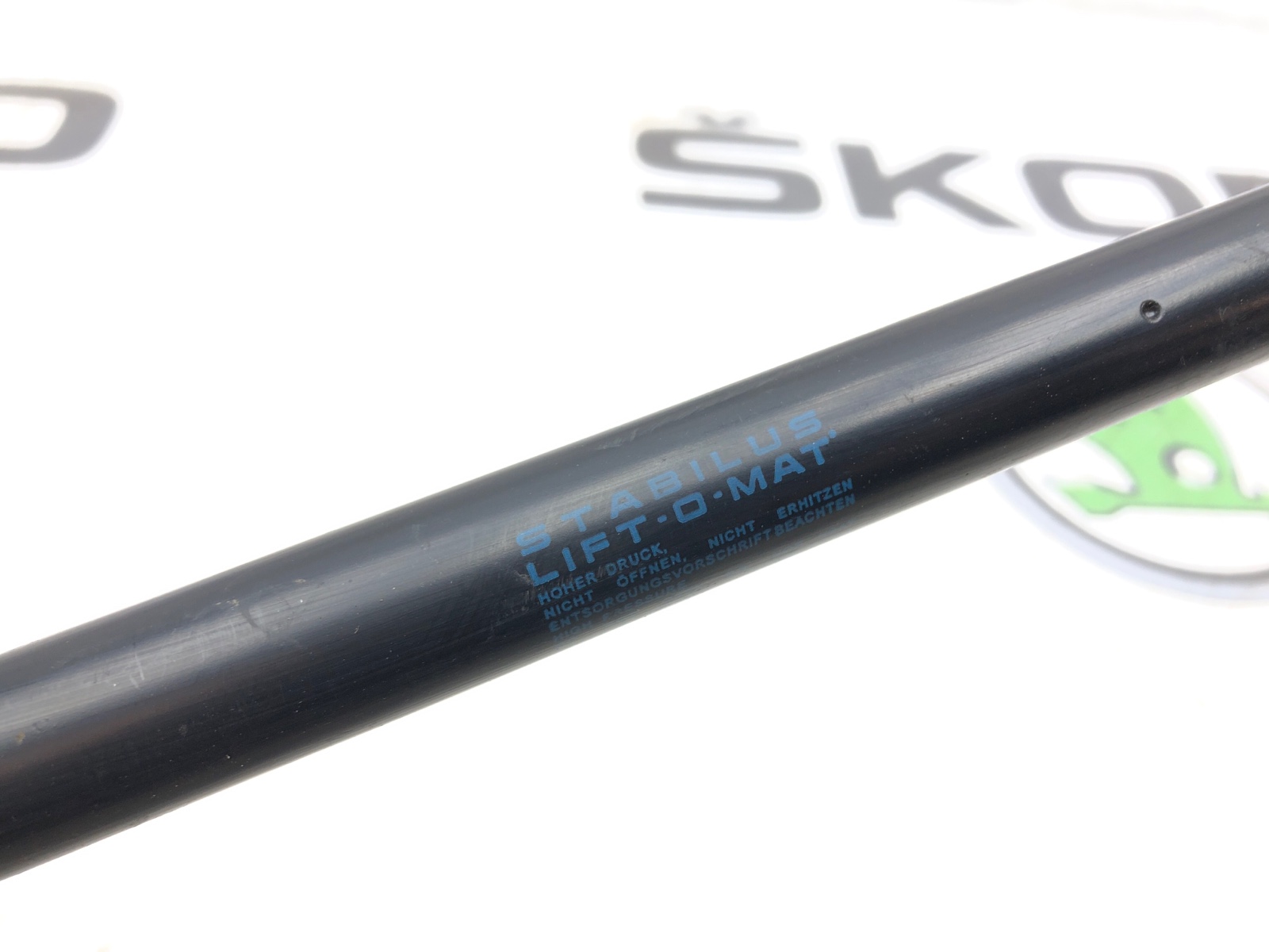 Амортизатор крышки багажника, 1000 рублей, Москва