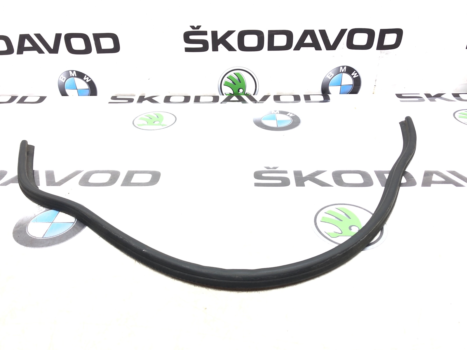 Уплотнитель капота, 1500 рублей, Москва