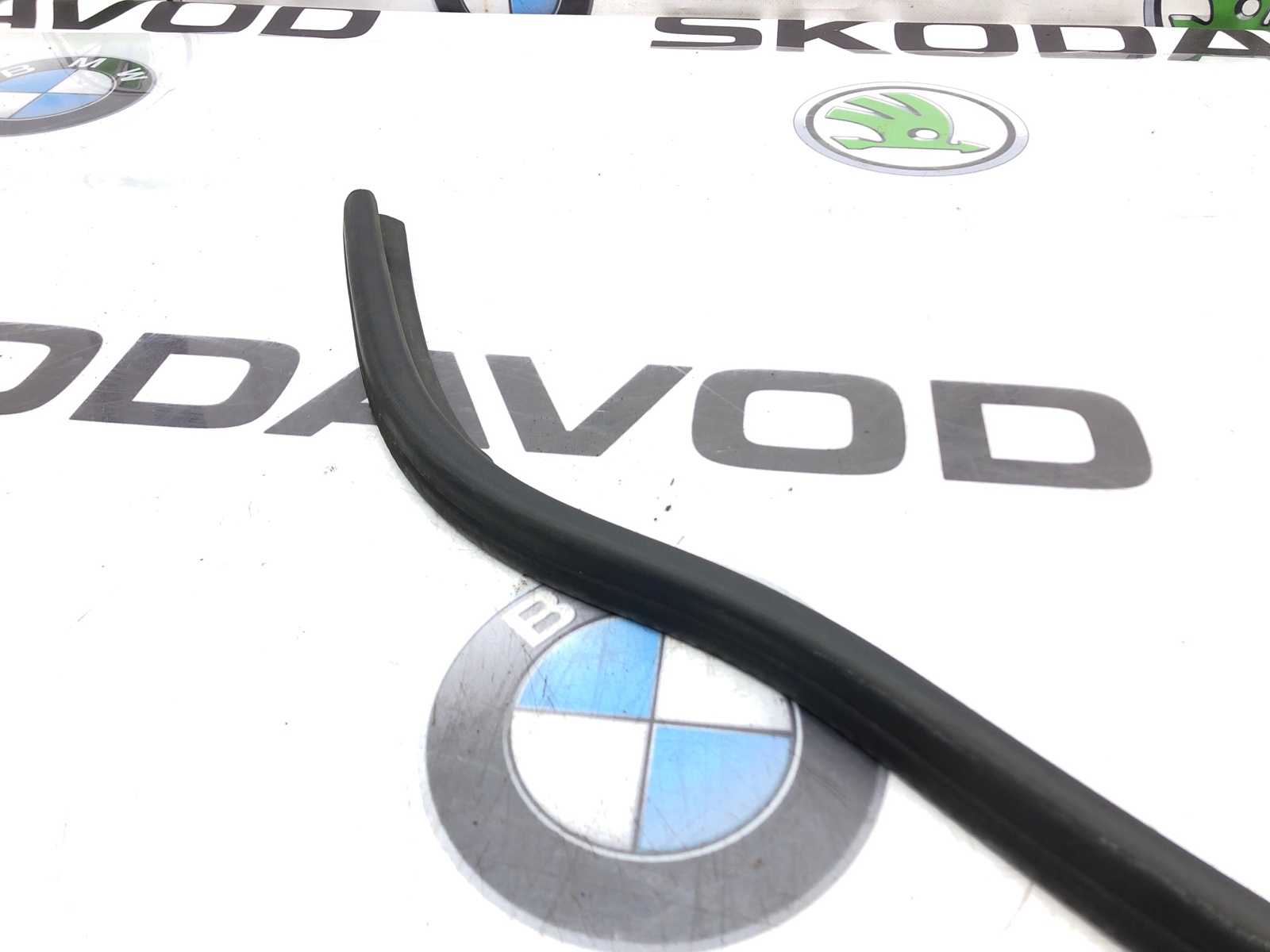 Уплотнитель капота, 1500 рублей, Москва