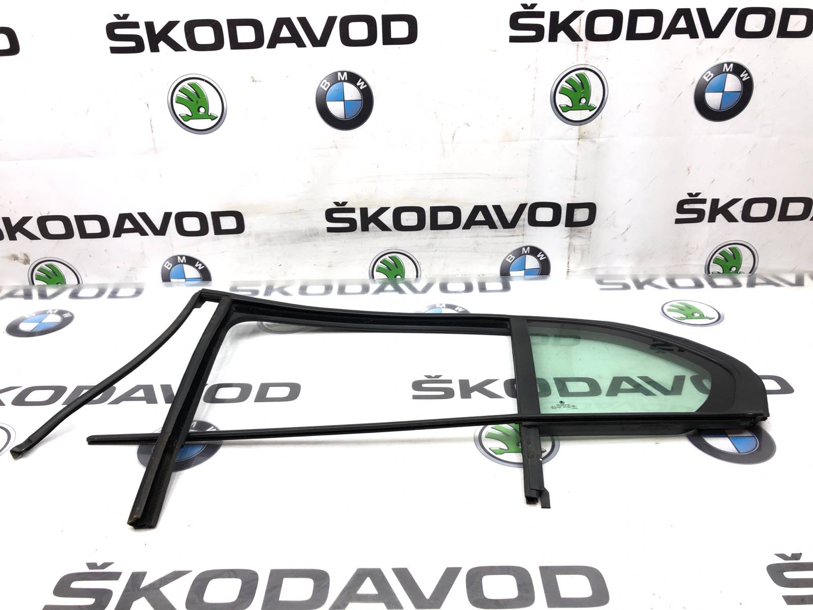 форточка двери, 2000 рублей, Москва