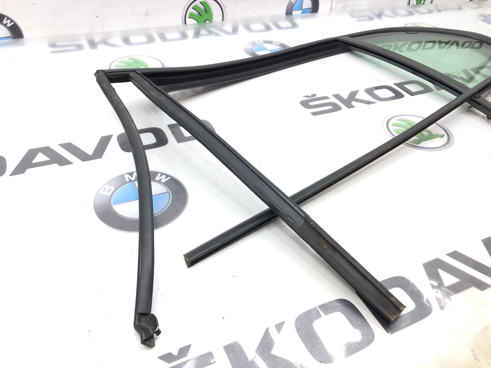 форточка двери, 2000 рублей, Москва