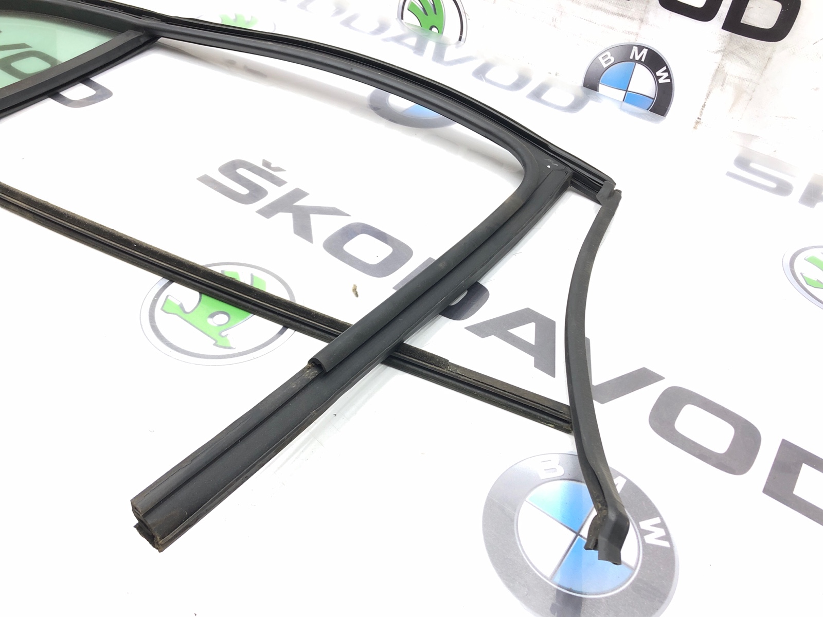 форточка двери, 2000 рублей, Москва