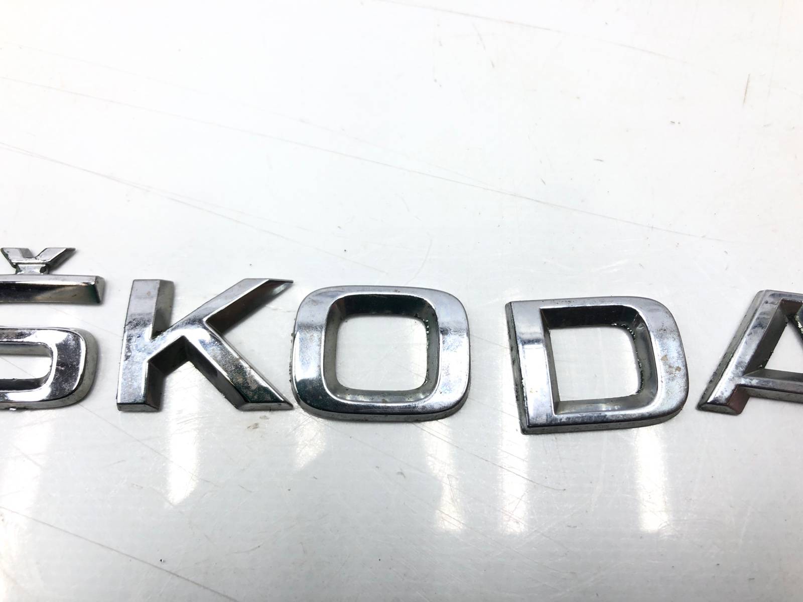 Эмблема(надпись) SKODA на багажник, 1000 рублей, Москва