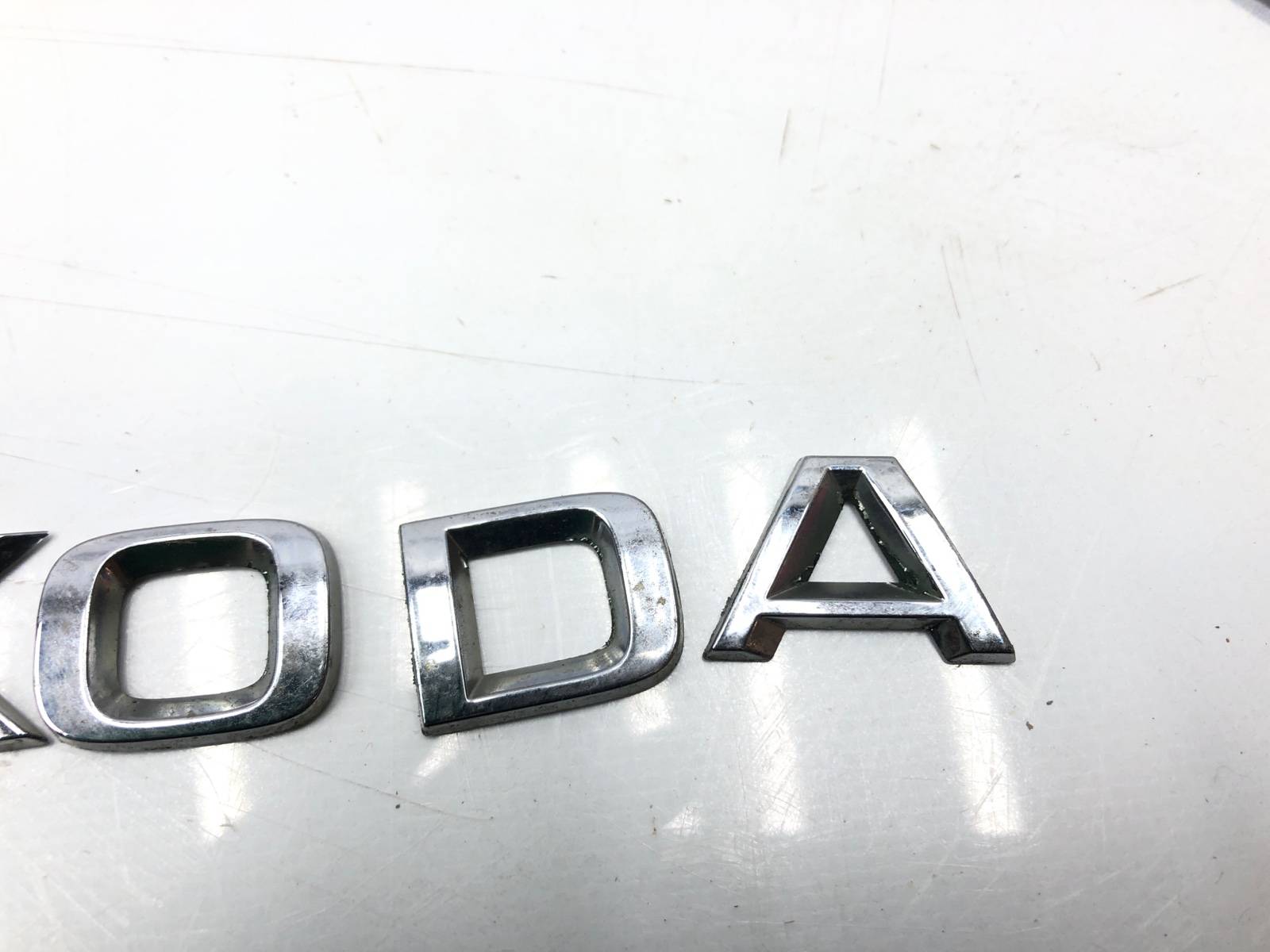 Эмблема(надпись) SKODA на багажник, 1000 рублей, Москва