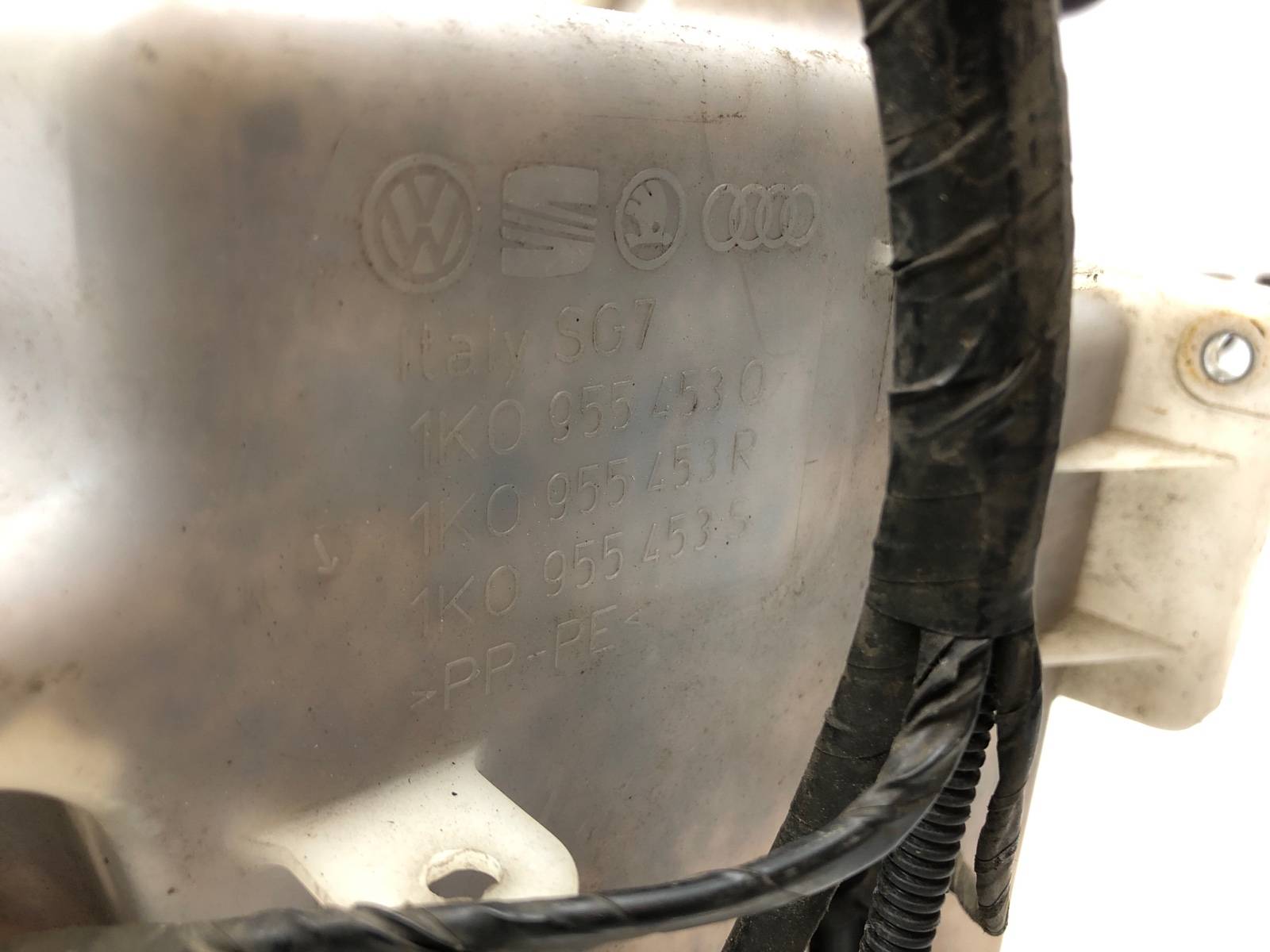 бачок омывателя, 2500 рублей, Москва