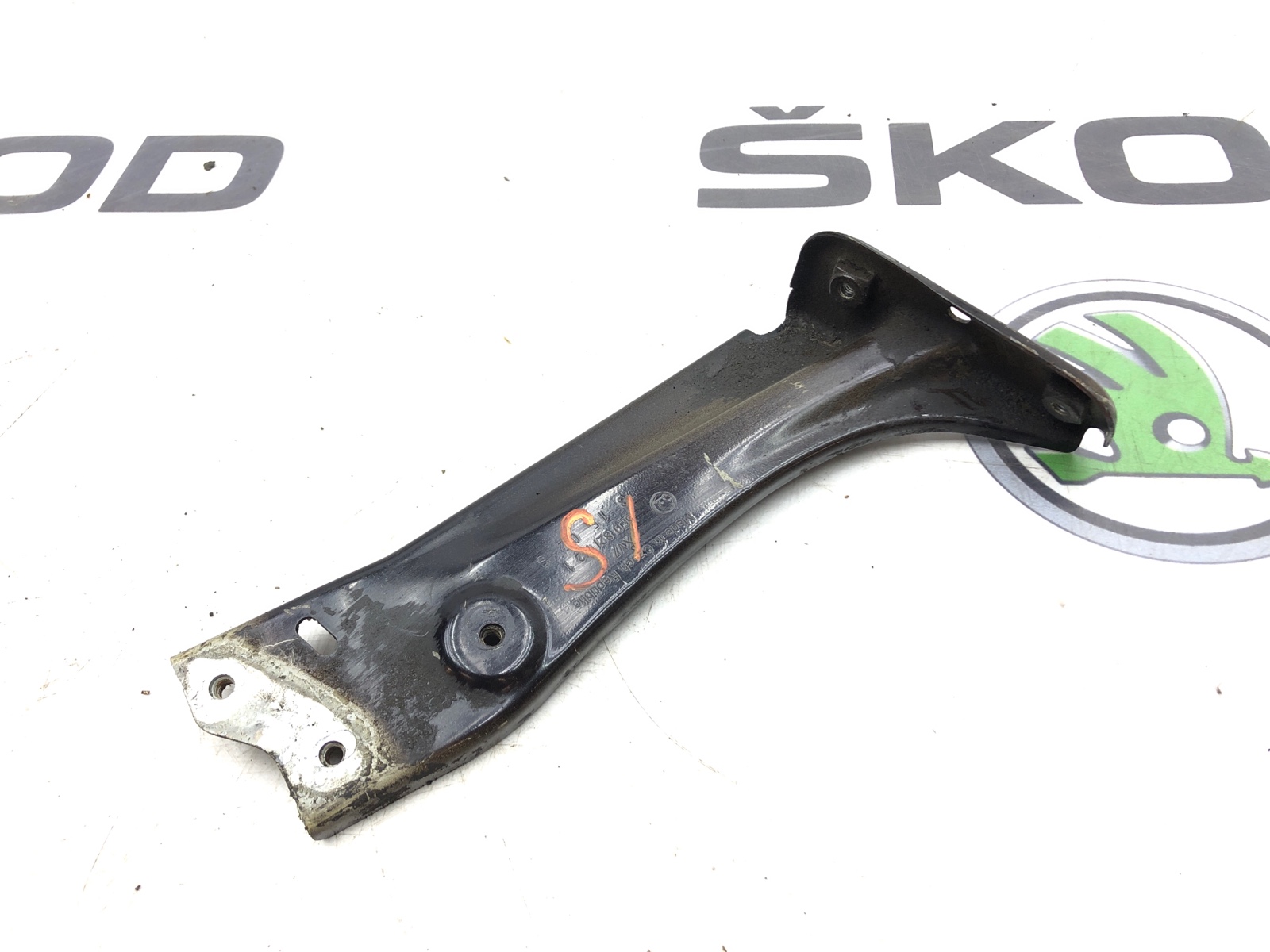 Кронштейн крыла, 500 рублей, Москва